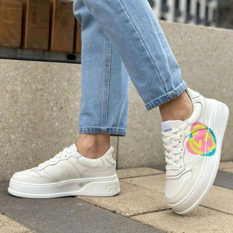 Женские белые кроссовки купить в Горловке